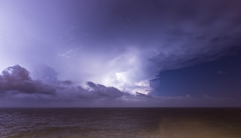 Cellule en V au large de Sète