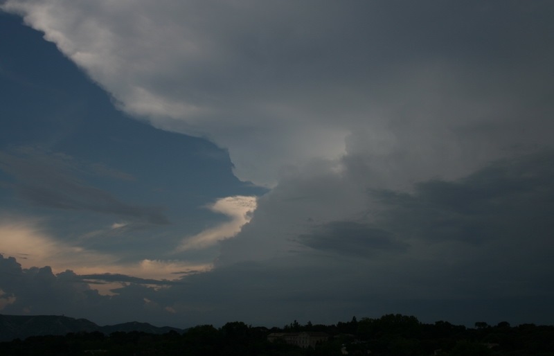 Rebord méridional de l'orage en V