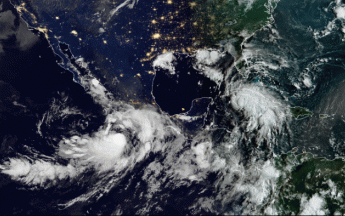 Image du satellite GOES16 le 27 août à 1150 UTC montrant Nora et Ida de chaque côté du Mexique.