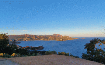 Grand soleil sur le littoral varois fin janvier.