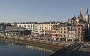 Bayonne ce mercredi matin sous le soleil et la douceur.