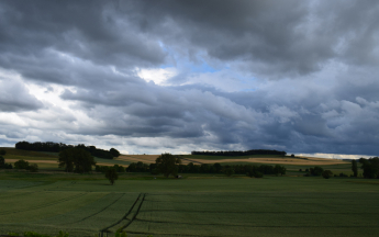 Un ciel d'orage dans l'est