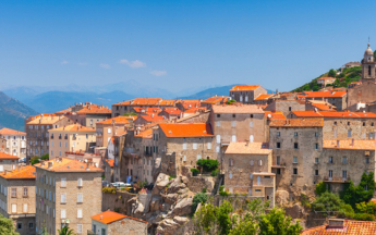 Le seuil des 40 °C a été atteint à Sartène hier en Corse.
