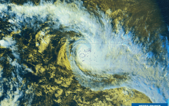 Yasa touche terre sur les îles Fidji