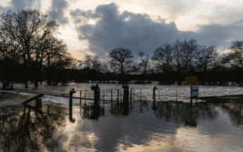Les pluies ont été abondantes, surtout sur la Bretagne, le Roussillon et la Corse, entraînant des inondations.