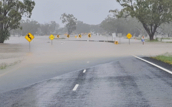 Route inondée à l'est de Moree
