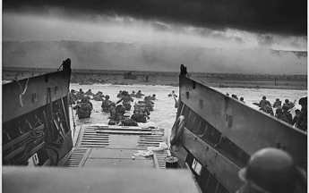 Les troupes américaines débarquent à Omaha beach © US. National Archives