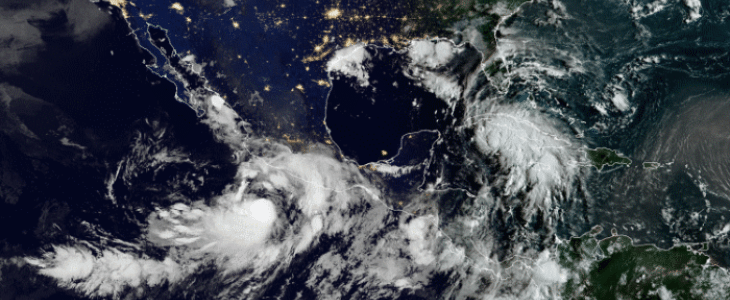 Image du satellite GOES16 le 27 août à 1150 UTC montrant Nora et Ida de chaque côté du Mexique.