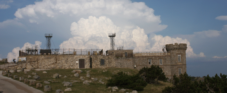 L'observatoire de l'Aigoual, côté ouest, avant les travaux.