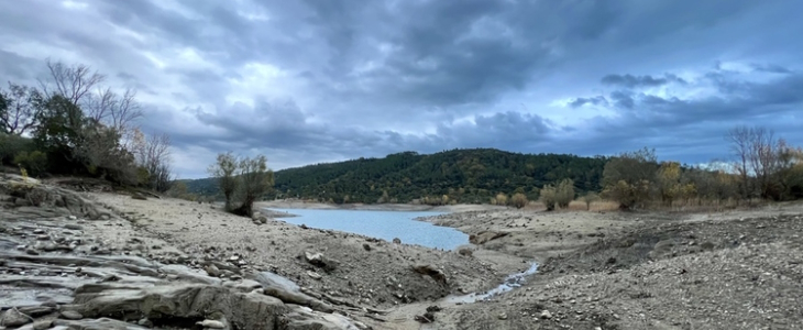 Les lacs ont du mal à se recharger, comme ici dans le Var.