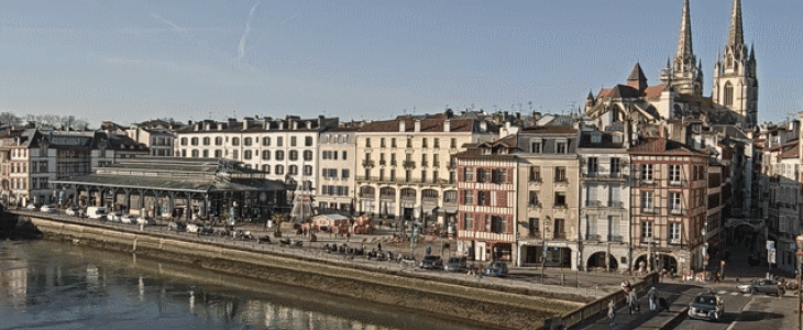 Bayonne ce mercredi matin sous le soleil et la douceur.