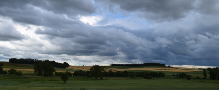 Un ciel d'orage dans l'est
