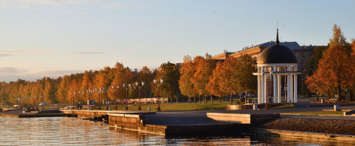 Fortes chaleur à Petrozavodsk au bord du lac Onega