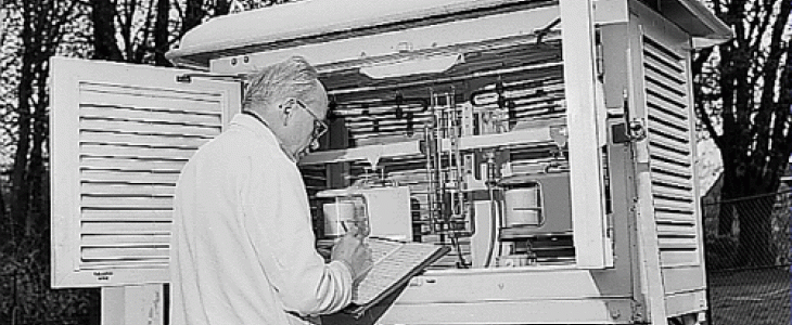 Abri météo (relevé des mesures) à Montsouris. 1983