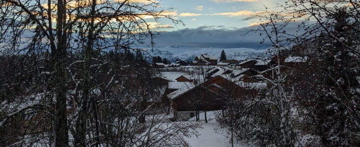 Le 30 décembre, dans le Chablais à 1400 m, le sol blanchi au petit matin, avant la pluie … 