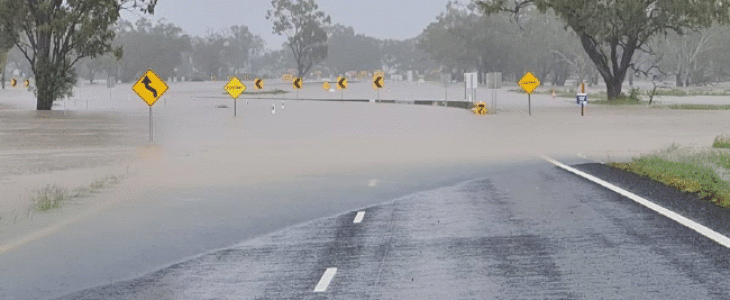 Route inondée à l'est de Moree