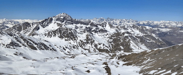 Vers le pic de Petit Rochebrune culminant à 3 078 m (Queyras)