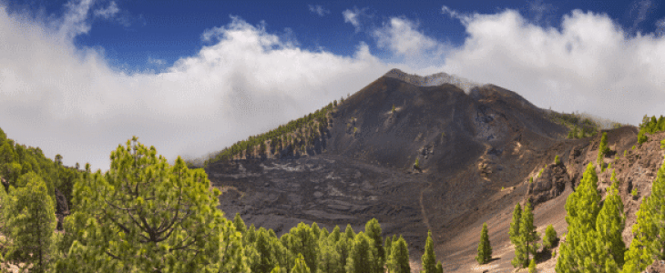 Le volcan Cumbre Vieja, situé aux Canaries (Espagne), est entré en éruption récemment.  Image illustration