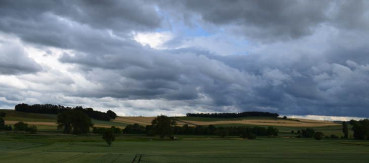 Un ciel d'orage dans l'est