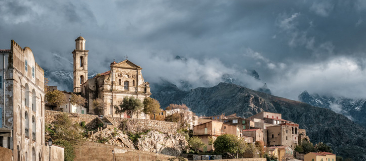 Le village de Montemaggiore en Corse