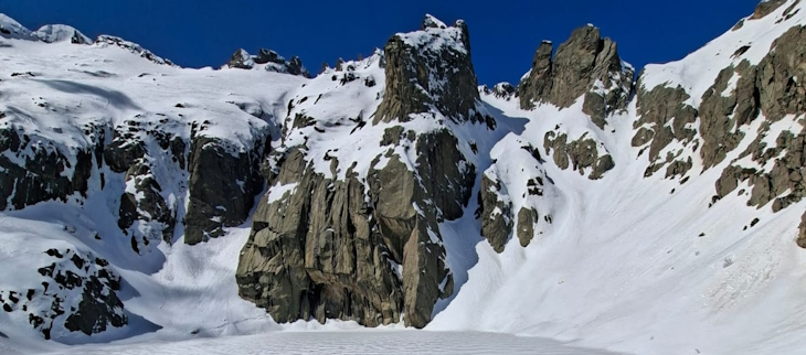 Lac de Capitello à 1 900 m dans le massif du Rotondo en Haute Corse. 2m35 de neige relevés par l'OEC.