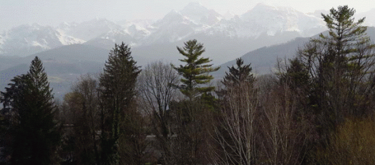 Le massif de Belledonne (38) le 23 février 2021 dans un air chargé de particules de sable en provenance du Sahara