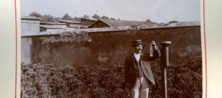 Poste météorologique, St Ouen (Seine) - Poste pluviométrique installé en septembre 1899 dans les dépendances du nouveau cimetière. Crédits " Météo-France "