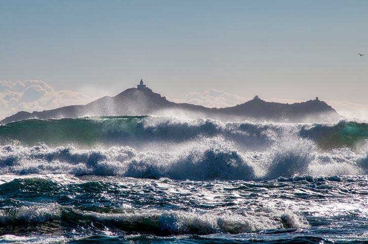Tempête en Corse - îles Sanguinaires. © Getty / Gwenvidig.