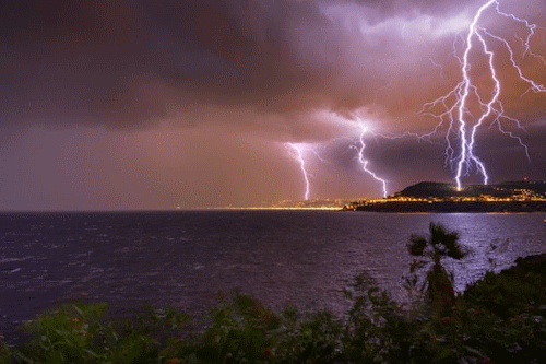 Anthony Schmesser : "Quand la mer bouillonne, le ciel s'embrase" 