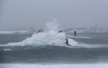 Grosse mer et beaucoup de vent à Landunvez (29) lors du passage de la tempête Dirk le 23 décembre 2013