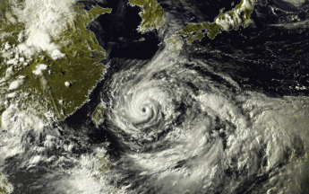 Le typhon In-Fa au sud du Japon mercredi 20 juillet 2021 à 8h20 UTC vu par le satellite Himawari-8