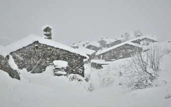 Fortes chutes de neige sur le sud des Alpes comme ici au dessus de Bonneval sur Arc