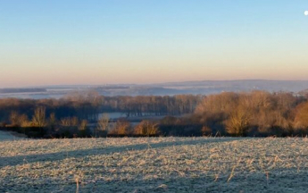 Le ciel souvent dégagé favorise les gelées matinales comme ici dans la Somme ce matin.