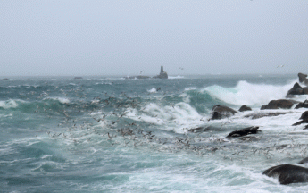 Grosses vagues sur le Finistère mercredi en attendant Eunice.