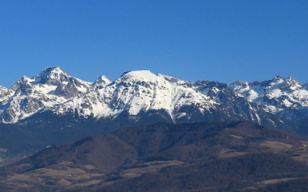 Massif de Belledonne vu depuis Grenoble, le 10 février 2022.