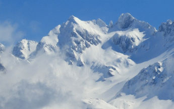Le massif de Belledonne recouvert de neige sous le soleil le 16 mars 2021