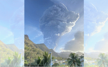 Depuis son réveil, de nombreuses éruptions explosives se sont produites libérant à chaque fois d'épaisses fumées.