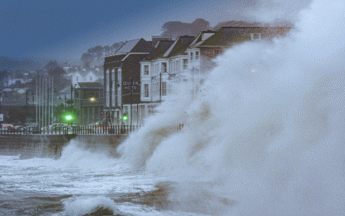 La tempête Barra ce mardi matin sur les côtes irlandaises.