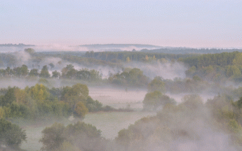 Gelées et nuages bas ce jeudi matin. Ici la vallée du Loir.