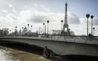 Seine en crue au pont de l'Alma à Paris