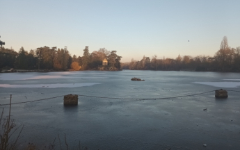 Le lac Daumesnil en partie gelé à Paris 