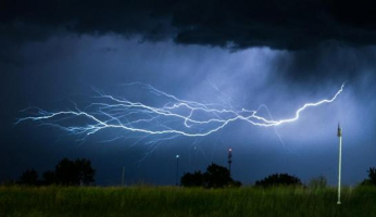 Comment prévoir les orages, des phénomènes complexes ?