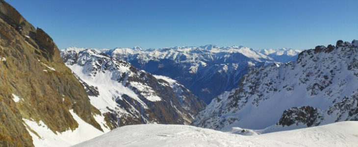 Temps très ensoleillé ce matin au-dessus de Saint-Colomban-des-Villards (73).