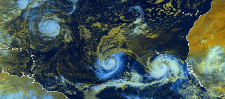 Illustration défilé de phénomènes tropicaux sur l'Atlantique nord © Météo-France