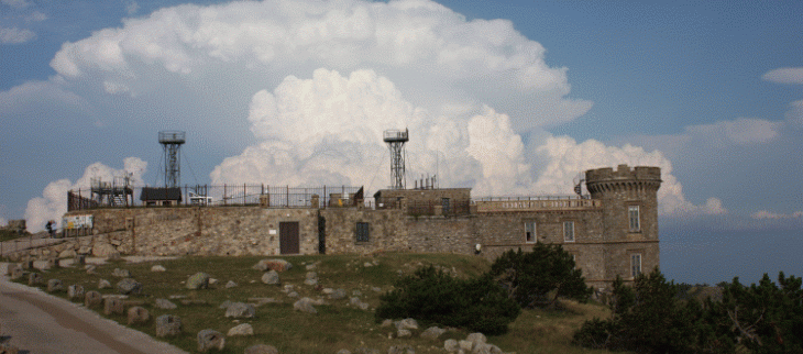 L'observatoire de l'Aigoual, côté ouest, avant les travaux.