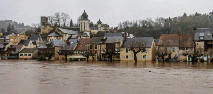 La Vézère en crue à Montignac-Lascaux (Dordogne)