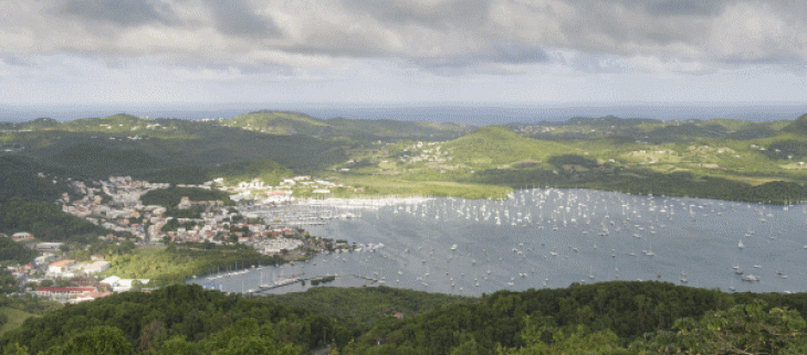 Des cyclones plus intenses, des territoires insulaires particulièrement vulnérables face à la montée des eaux… Les Antilles subissent le changement climatique.