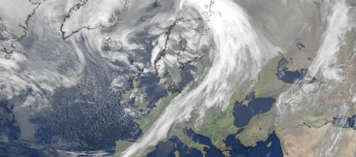 Le front froid de la tempête Dennis s'étire sur plus de 5000 km de la Russie au Portugal.
