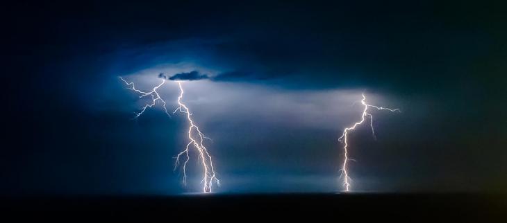 Nuage de pluie dégoulinant orageux par THE CLOUD MAKERS -  France