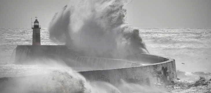 Deux tempêtes se succèdent sur les îles Britanniques.